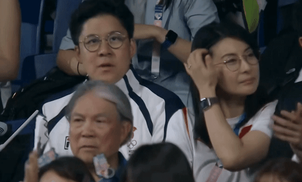 巴黎奥运会，42岁郭晶晶用“又矮又土”的身材，给白幼瘦女星上了一课