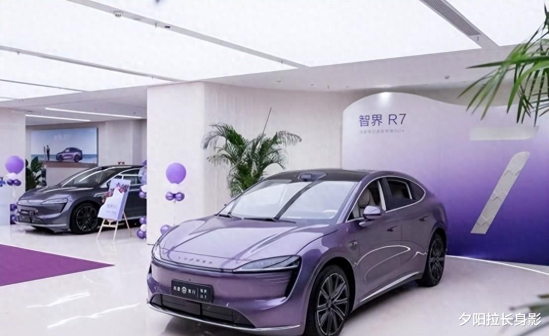 智界R7：销量爆棚，凭啥这么火？