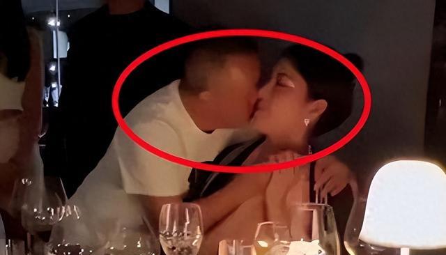 一张曾志伟和乔妹的合照,戳穿了内娱的“隐形规则”,体面难保!