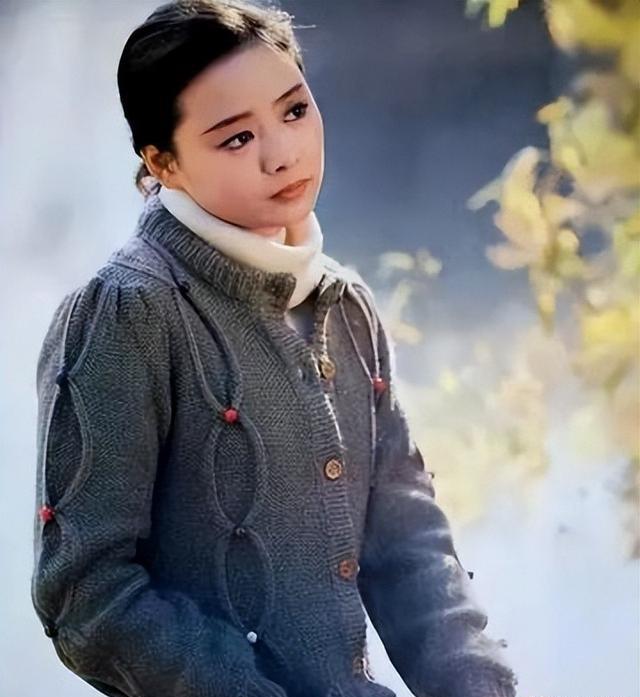 演员张瑜:离婚后单身30年,再见前夫仍感到心动,66岁没有子女