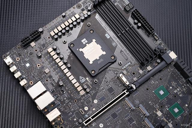 AMD风头正盛，Intel全新升级，2024旗舰处理器横评测试！