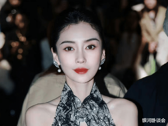 杨幂热搜连连，新电影、新造型、新角色全都来了！