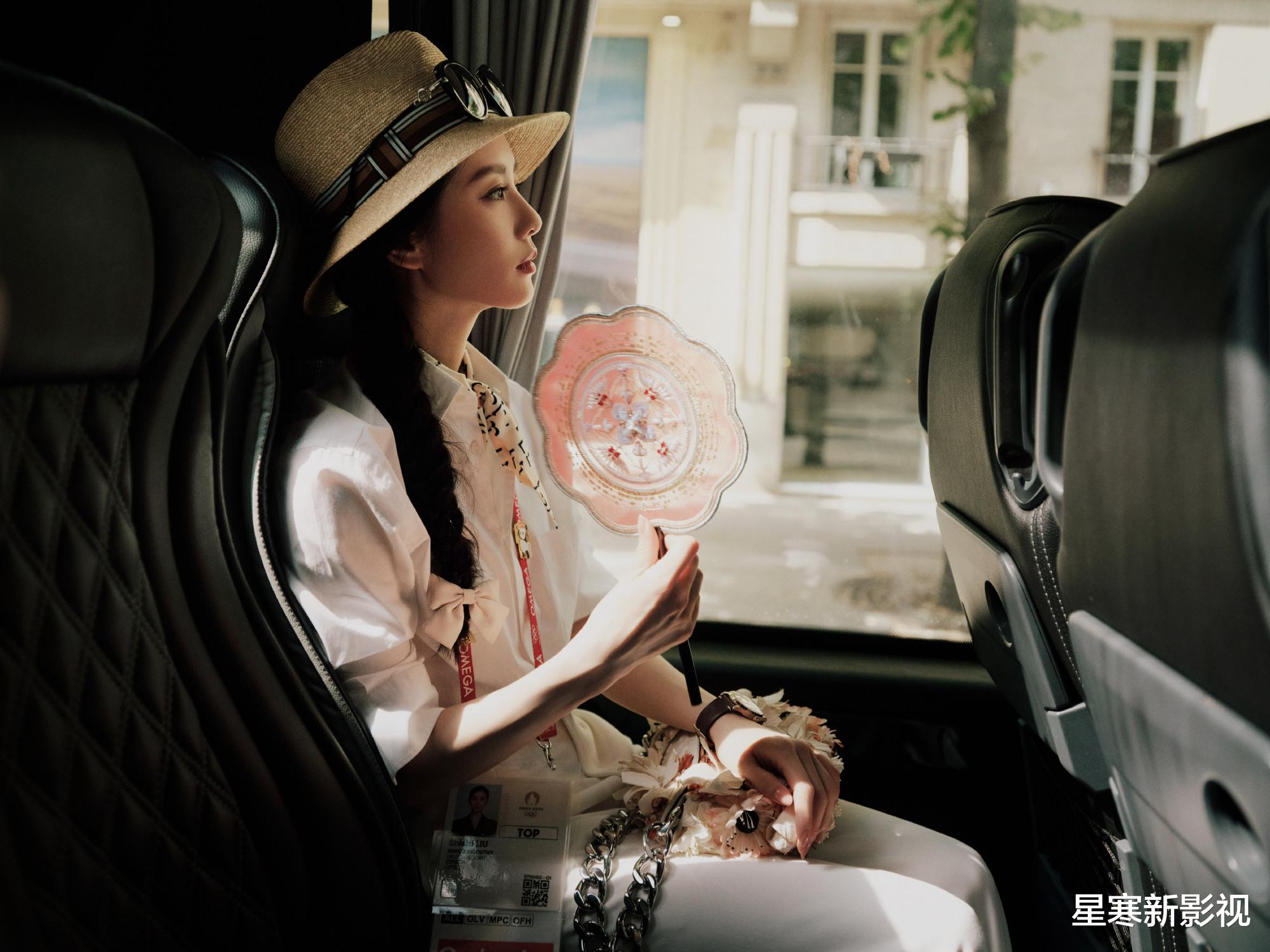 37岁刘诗诗巴黎观赛被偶遇，白衣麻花辫很少女，这松弛感真是绝了