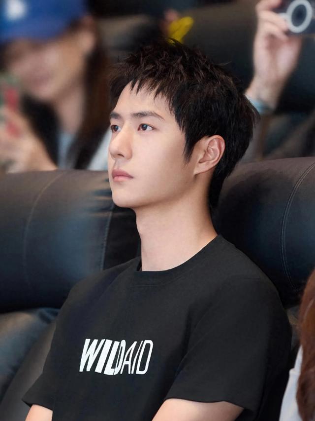 好家伙！王一博没戏拍，直接换赛道了？