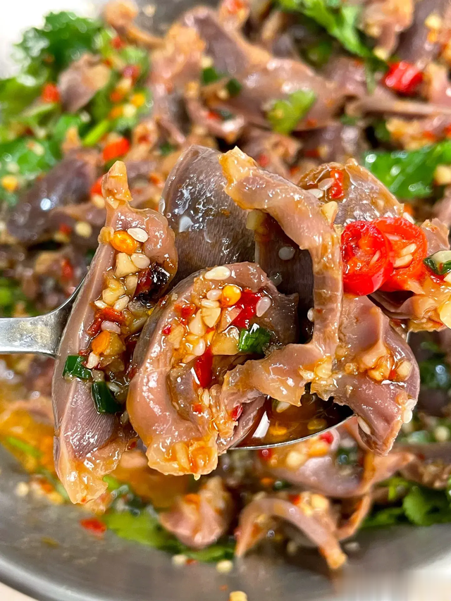 夏天,少吃猪肉多吃它,营养极高,晒干后美味翻倍,不懂吃真可惜