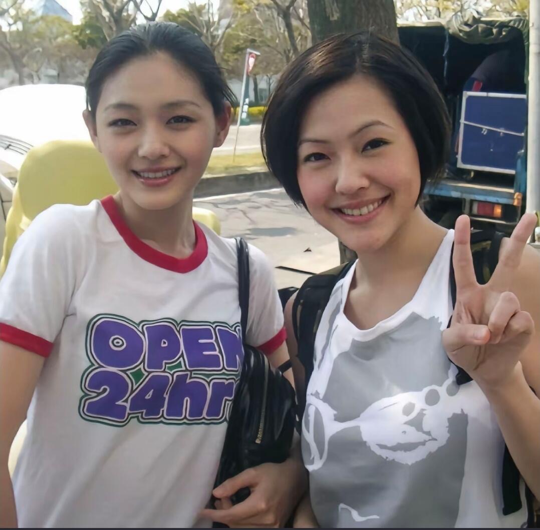 小 S 痛哭:“姐妹情深”背后的复杂真相。