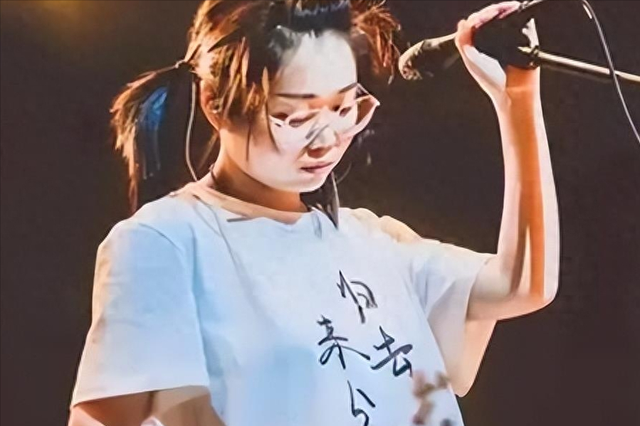 民谣界的女流氓,歌词粗俗多次抄袭,网友:复制粘贴专业的