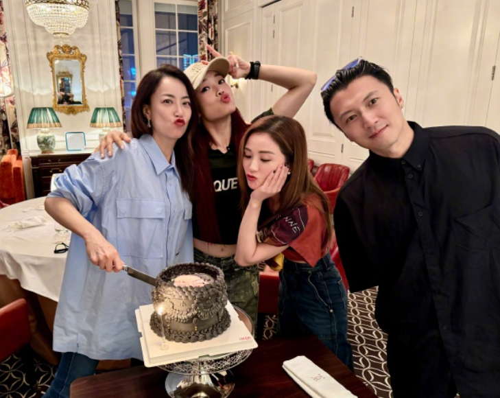 谢霆锋陪三位女性友人过生日！感情和睦很甜蜜，王菲罕见缺席聚会