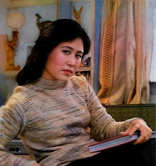 74岁斯琴高娃近况：瑞士老公已去世，她垂垂老矣，如今回国内生活