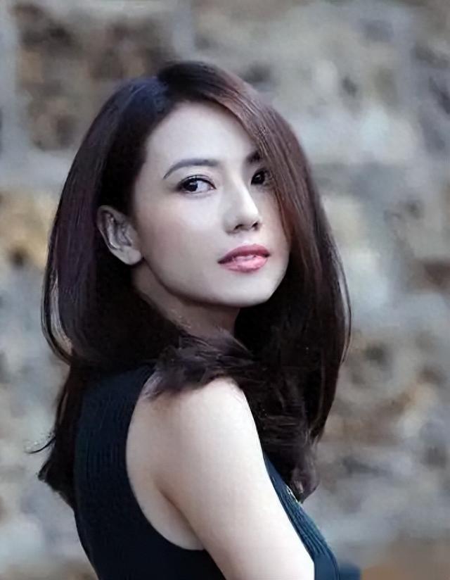 高圆圆“高中旧照”被曝出,班主任:至少10个班的男生在追她!