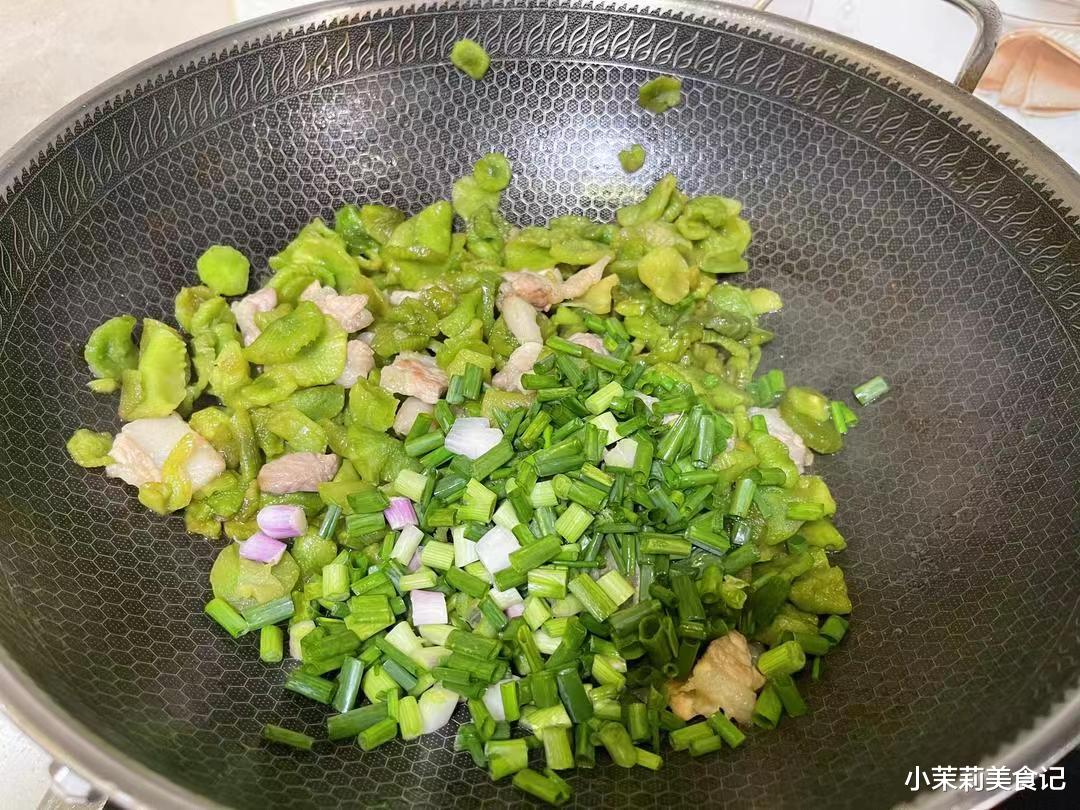 4月大量上市，1元1斤，遇到买20斤晒干炒肉吃，比新鲜的好吃多了