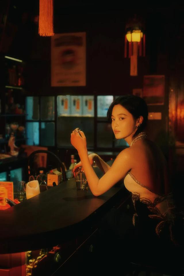 38岁辛子芷蕾和41岁唐嫣同框,珠圆玉润辛芷蕾秒了比例不协调唐嫣