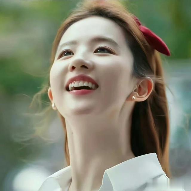 章若楠杀进虎扑女神前三,仅次于刘亦菲和高圆圆之后,真的太优秀