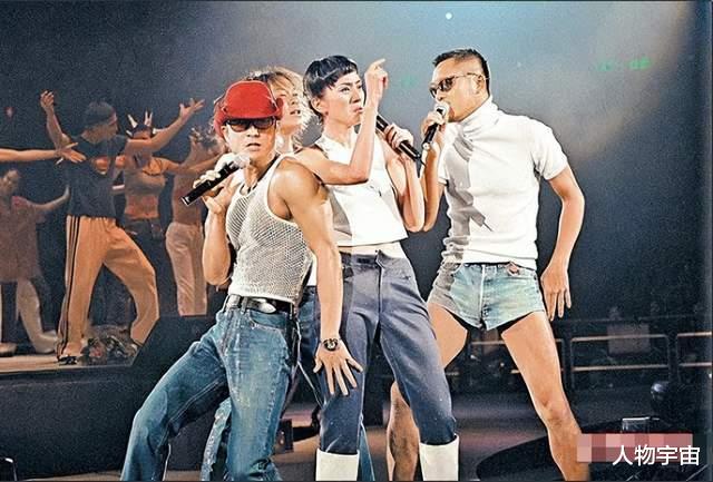 他是草蜢成员,与18年女友分手,每日游泳跑步,打算独自过后半生