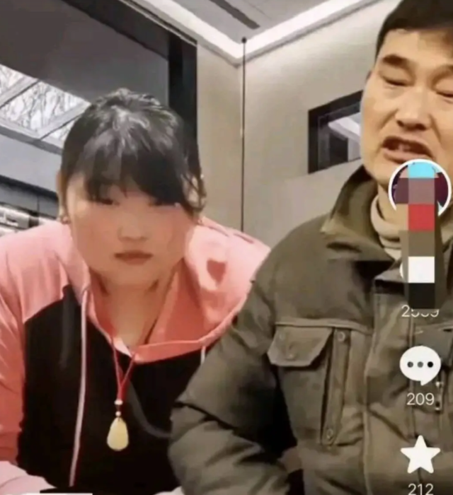 大衣哥心中最大的痛:被村民欺负不算啥,200斤的女儿形同废人