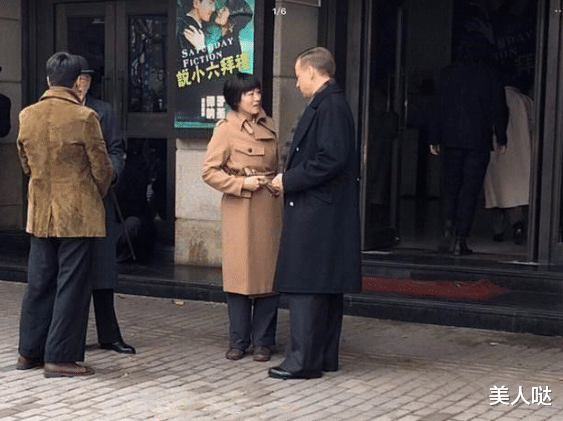 58岁巩俐换发型气质大变!纯素颜生图一股子农村大妈味,却越看越舒服