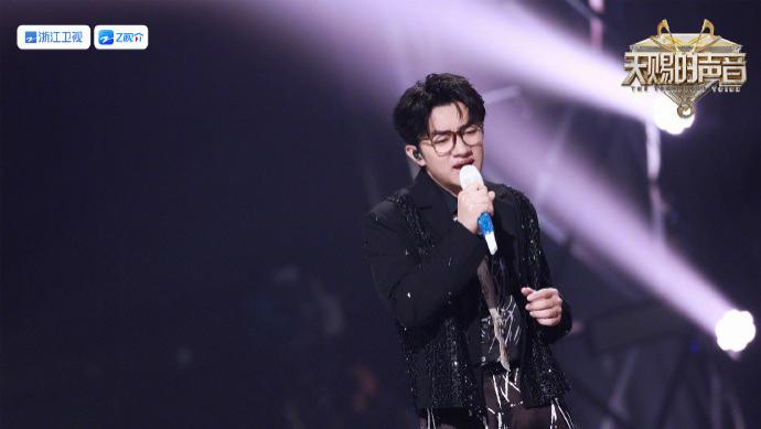 《天赐的声音》王祖蓝“开口脆”让人眼前一亮，果然TVB不养闲人