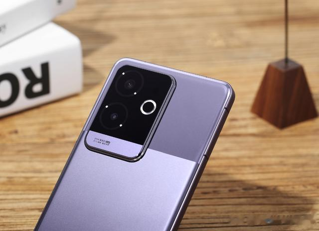 國補后不到1900元，驍龍8Gen3+120W快充，金屬中框旗艦更親民了