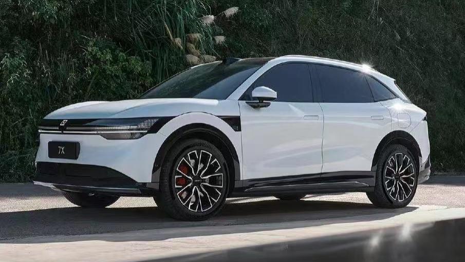 这下放心冲了吗？极氪高管：极氪7X所有硬件一年之内无升级计划