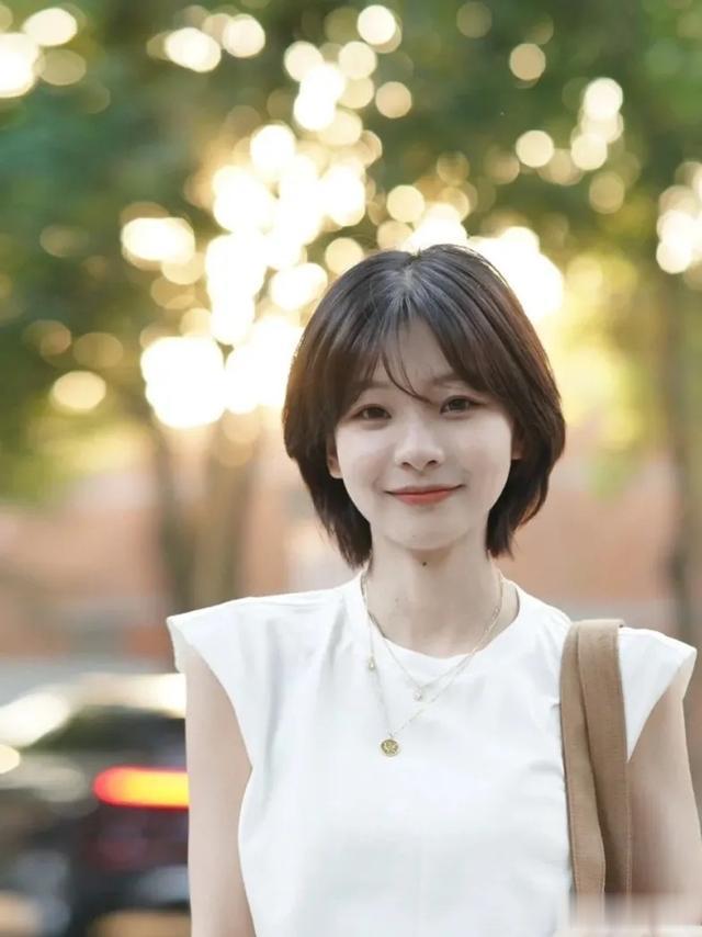 女士短碎发,剪完大不一样,很美很显小