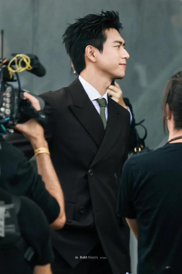 2024年最受欢迎男艺人出炉，四大天王登顶，杨洋第8李现第7吴磊6