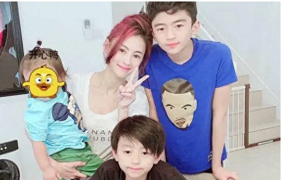 这一回,42岁的张柏芝完全撕碎了挡在身前的“遮羞布”