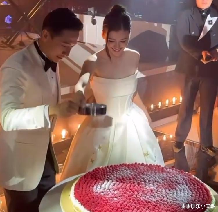 胡杏儿出席吴千语婚礼,富豪老公负责拍美照,女人们都特别幸福