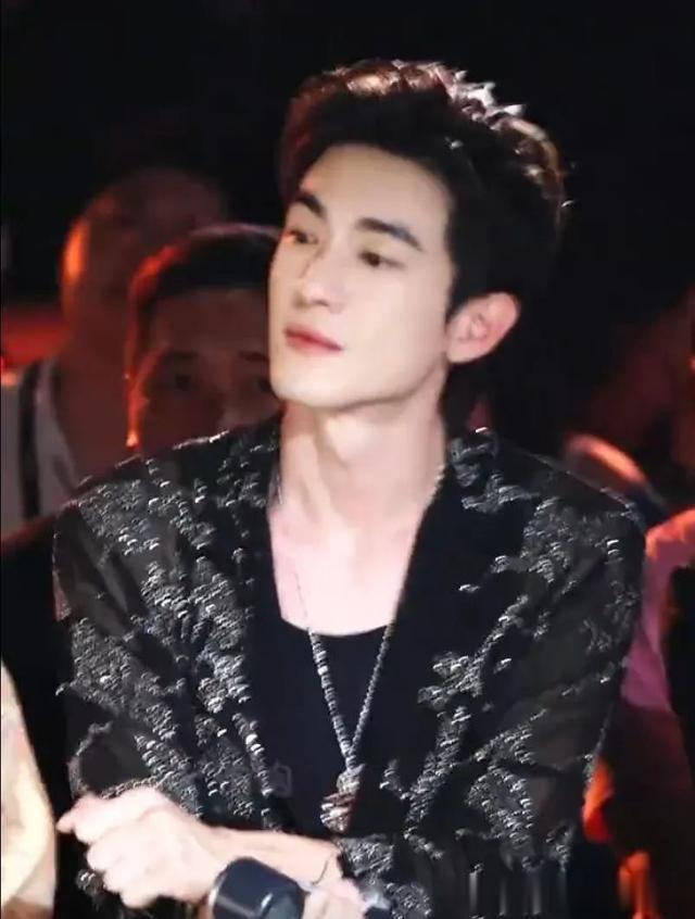 时尚之夜:林熙蕾气质好绝,文咏珊仙气飘飘,林更新造型华丽丽