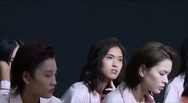 拒绝承认中国血统,却又想回到中国捞金,网友:你要点脸好吗?