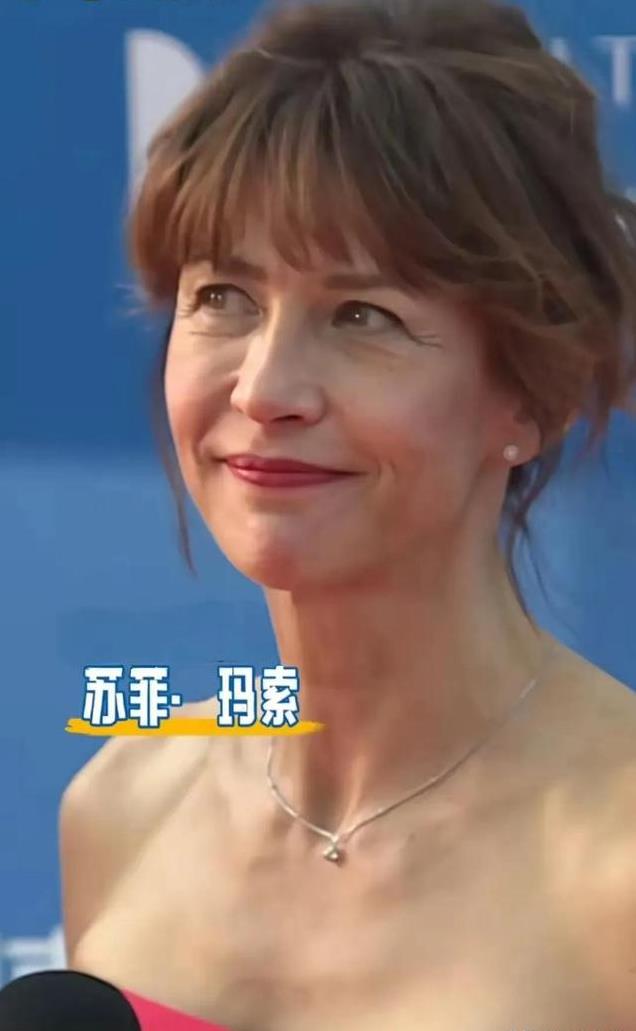 无滤镜大变样,吴家丽膀大腰圆,陈德容撞脸杨幂,高圆圆铁桶身材