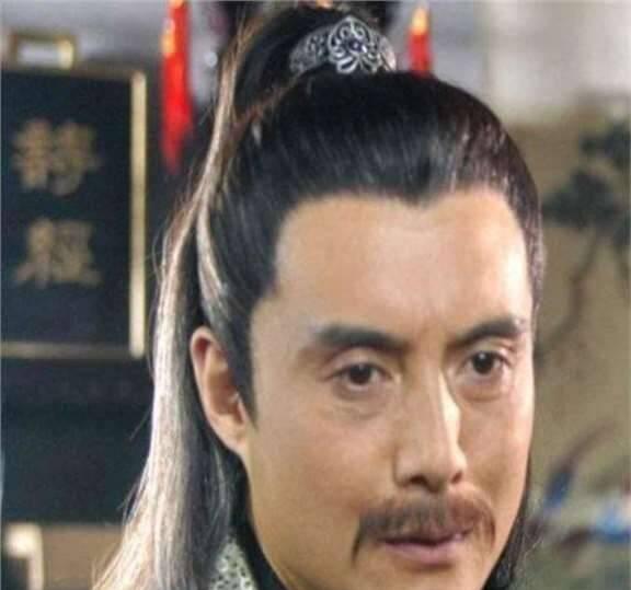 他被谢霆锋殴打成重伤,发妻6次流产绝情离开,今沦为卖卤肉谋生