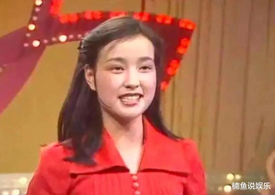 刘晓庆|73岁刘晓庆晒出1983年第一届“央视春晚”旧照,确实美得很过分