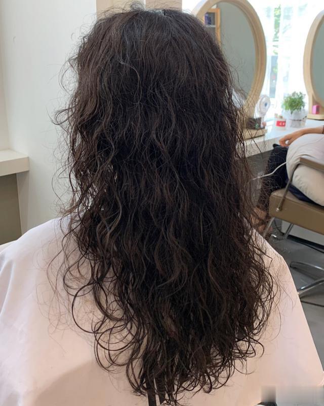 女士发型别乱剪,选这4款就对了,又美又时尚