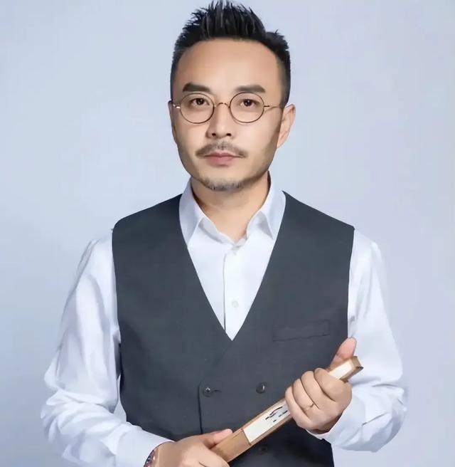 49岁汪涵状态堪忧:像是被白骨精吸干了阳气,嘴巴长得像七旬老人