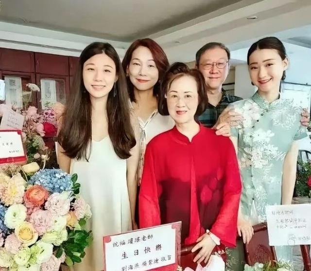 琼瑶儿媳到底什么来头?琼瑶死前最想见她,所有作品也交给她负责