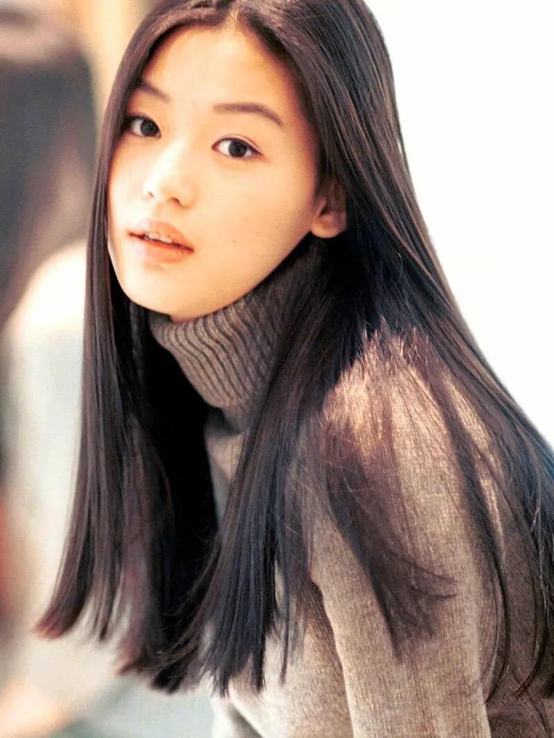 全智贤一家四口罕见同框,185cm丈夫帅过男明星!网友:好配啊!