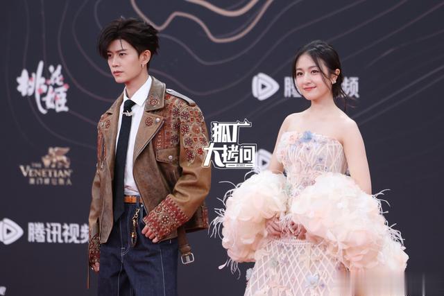 这一夜，虞书欣甜美，孟子义明艳，都不如压轴的赵丽颖，女王归来