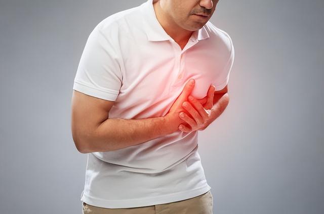 三伏天易发心梗、心绞痛，家中常备3个中成药，养心安心