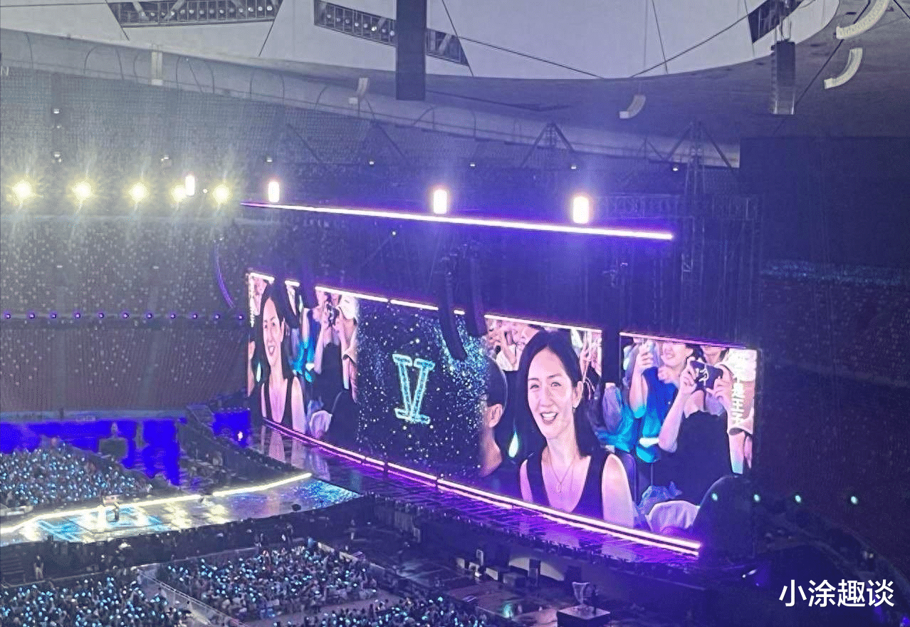 张杰鸟巢演唱会全家总动员,跳跳俏俏首次登台萌翻全场!