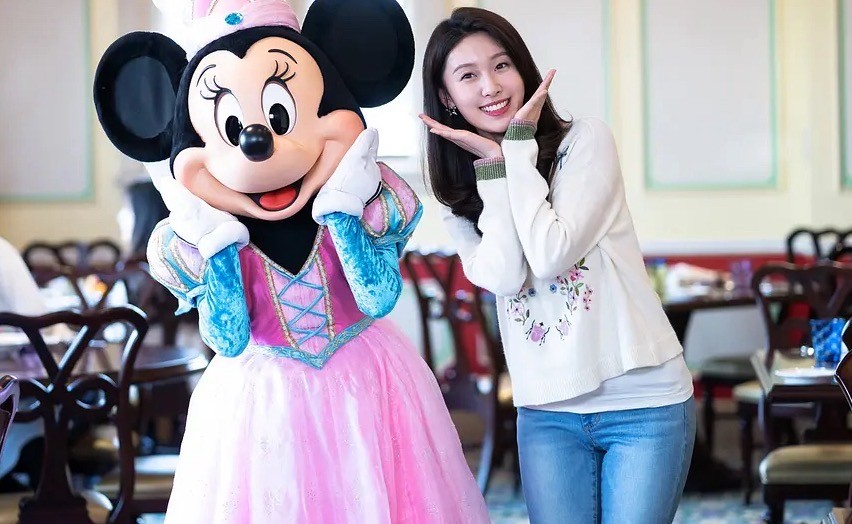 《微暗之火》开播,38岁童瑶风情万种,却被25岁女二号抢走了风头