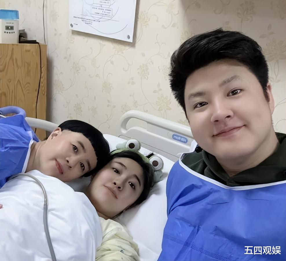 57岁“金龟子”刘纯燕升级当姥姥，女儿14岁开始与丈夫谈恋爱，终于开花结果