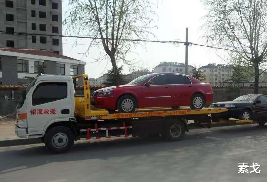 高速上请拖车，到底是找4S店还是找交警？老司机告诉你正确做法