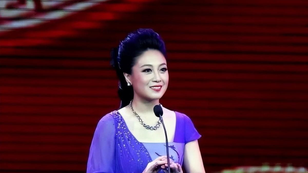 41岁国家一级演员自缢身亡，抛下11岁儿子离去，亲友：生前无异样