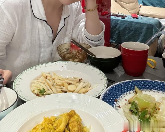 江苏女子晒离婚前后和儿子的伙食对比，网友：没对比就没有伤害