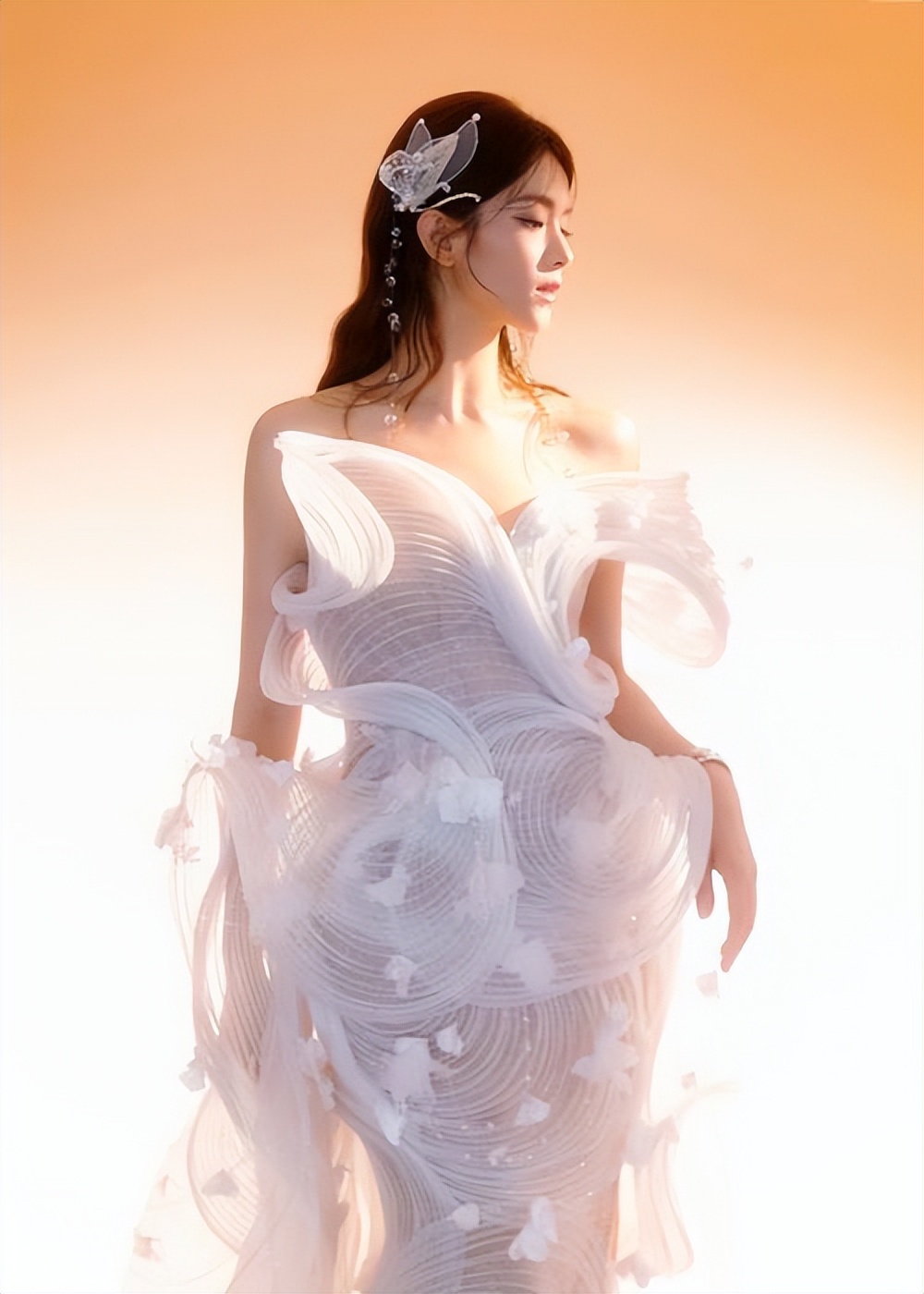 陈昊宇在青春芒果夜:一手捂胸,或许只是礼节