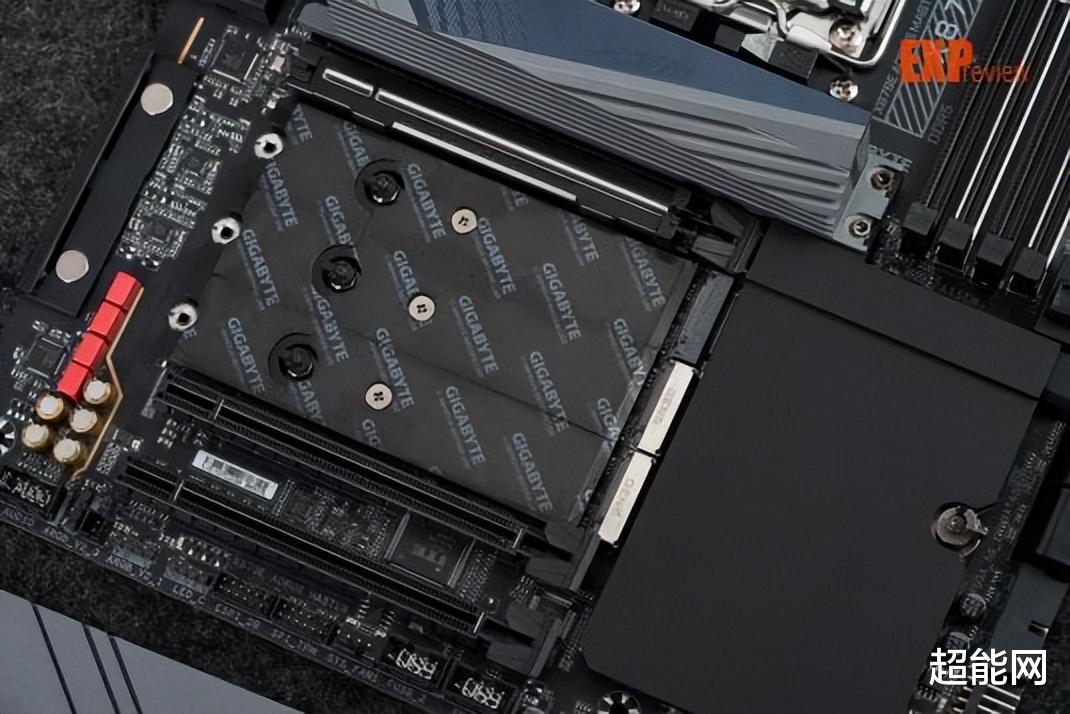 技嘉X870E AORUS MASTER評測：不止性能，還有獨到的外圍體驗