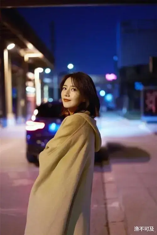 44岁高圆圆参加活动，看了她的近照，才明白自然脸科技脸的区别