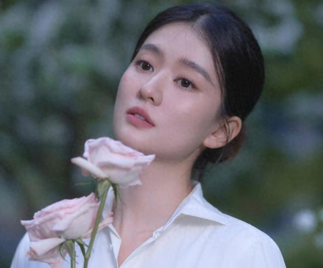 乔欣新婚丈夫首露面!衣着低调,气质不凡