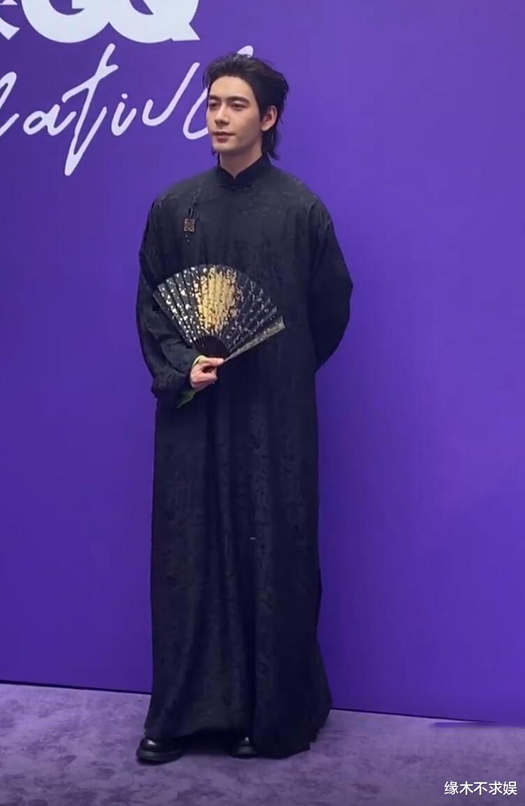 GQ红毯又来了！田曦薇娜扎撞造型，毛晓彤新颖，钟楚曦金晨比美！