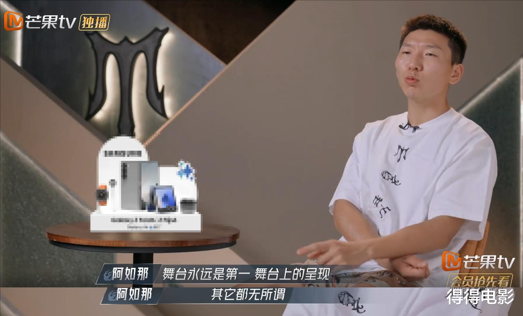 台下拒绝无用社交,台上开嗓炸翻全场,莽村之霸给内娱上了一课